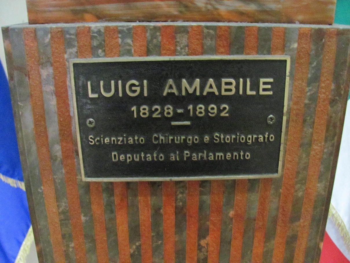 Luigi%20Amabile%27s%20bust4.JPG